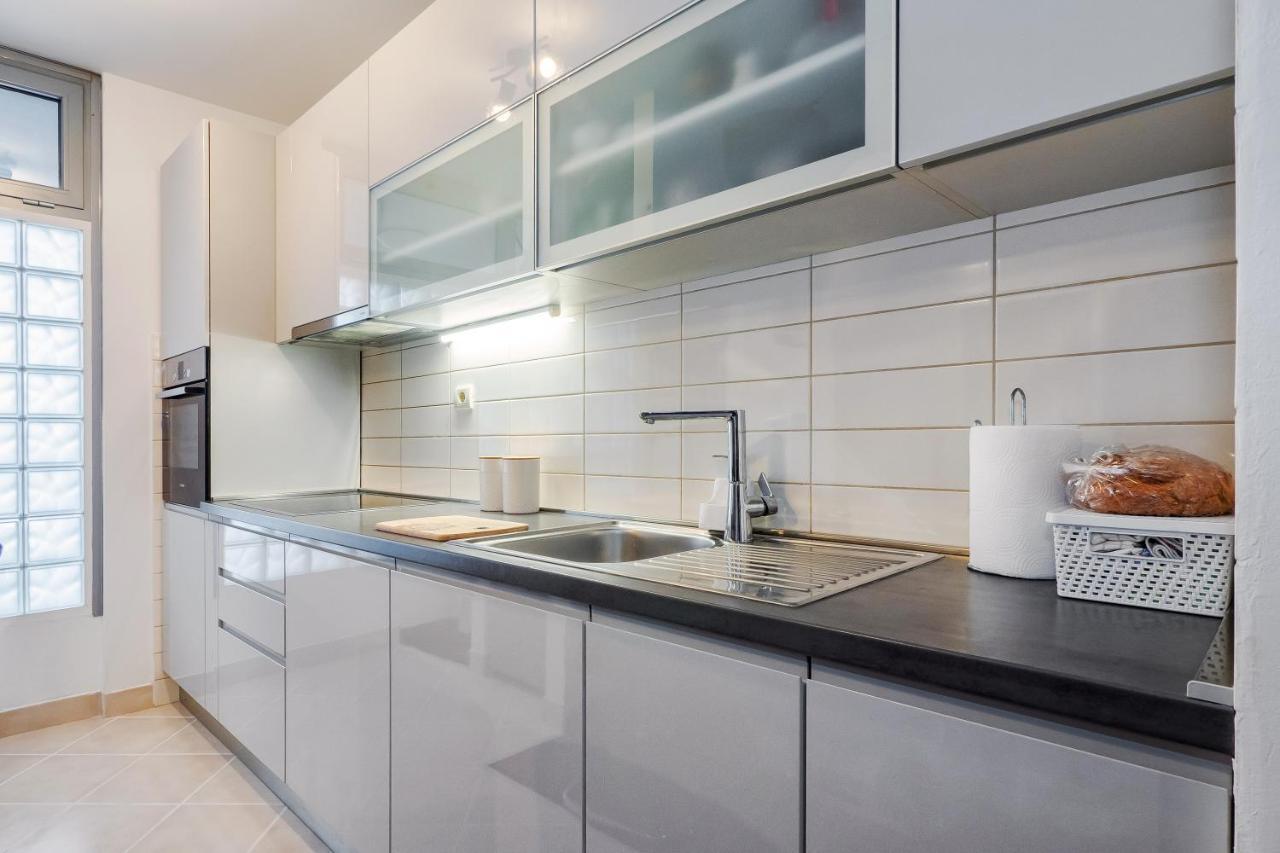 Airy 2-Br Apt W/ Open Layout & Modern Design Apartment Split Bagian luar foto
