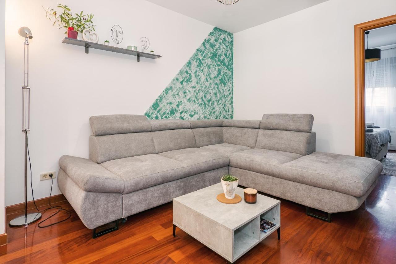 Airy 2-Br Apt W/ Open Layout & Modern Design Apartment Split Bagian luar foto