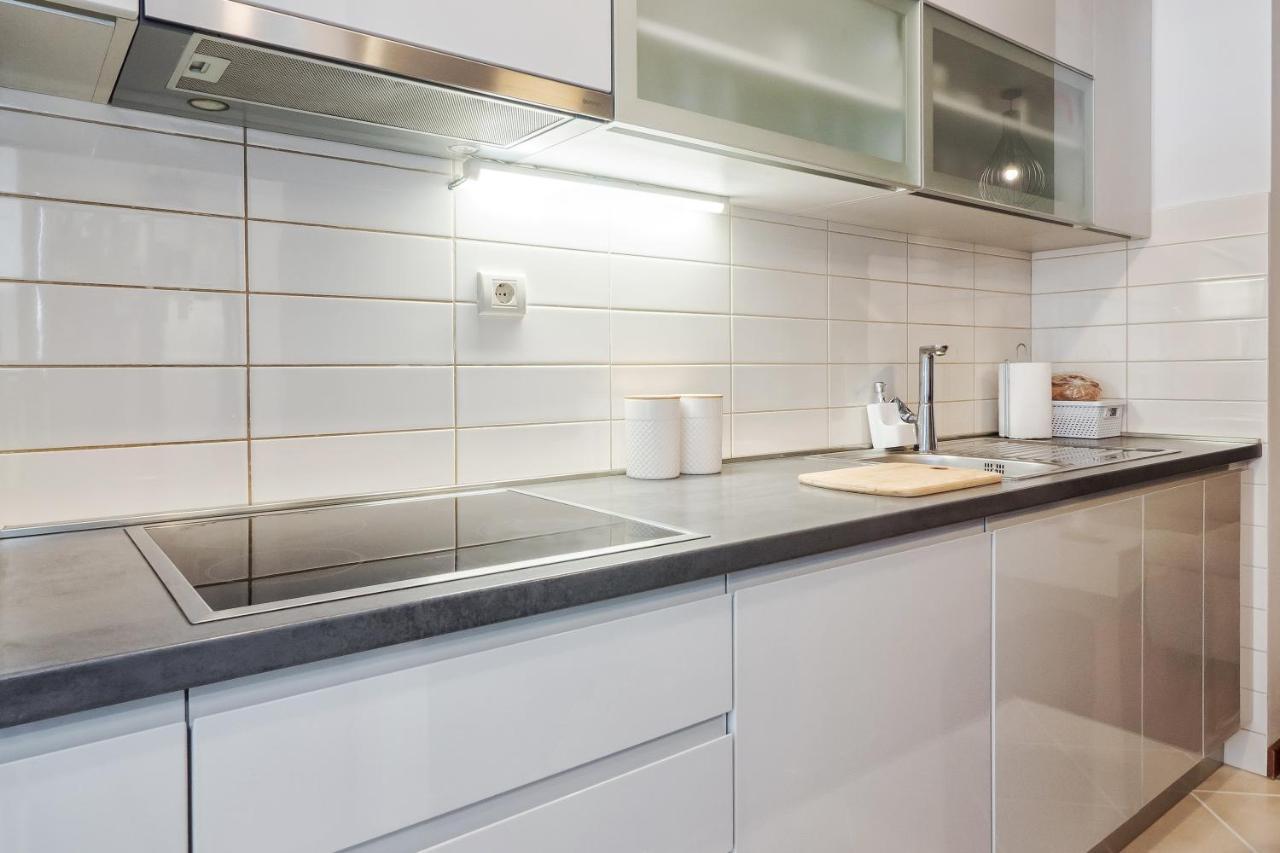 Airy 2-Br Apt W/ Open Layout & Modern Design Apartment Split Bagian luar foto