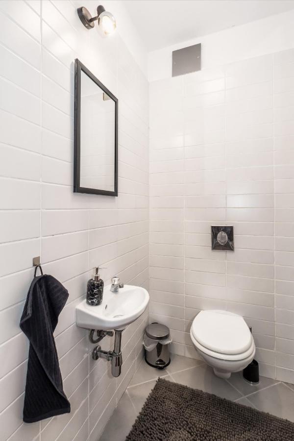 Airy 2-Br Apt W/ Open Layout & Modern Design Apartment Split Bagian luar foto