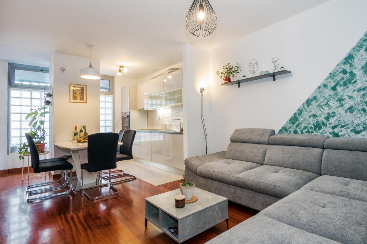 Airy 2-Br Apt W/ Open Layout & Modern Design Apartment Split Bagian luar foto