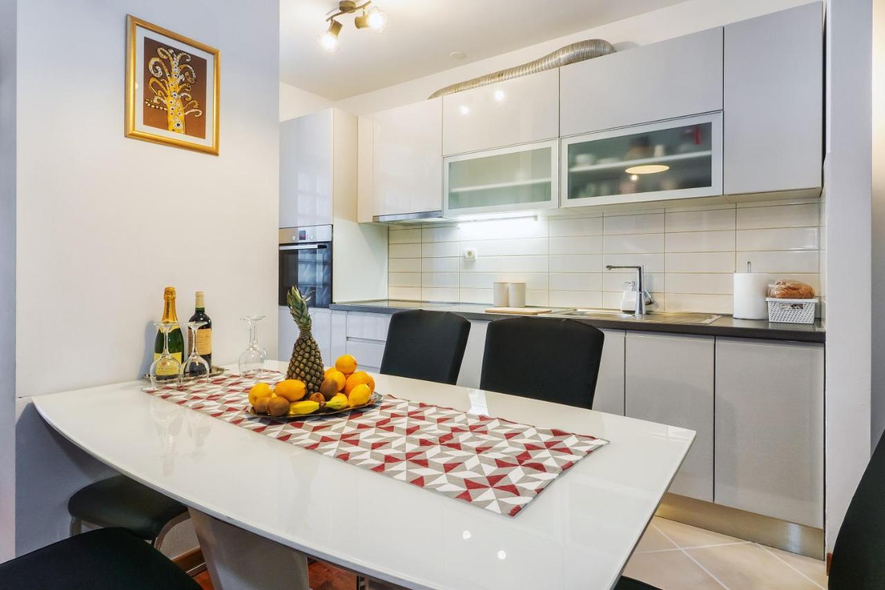 Airy 2-Br Apt W/ Open Layout & Modern Design Apartment Split Bagian luar foto