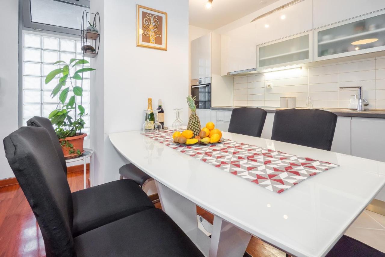 Airy 2-Br Apt W/ Open Layout & Modern Design Apartment Split Bagian luar foto