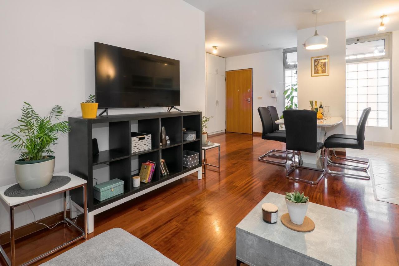 Airy 2-Br Apt W/ Open Layout & Modern Design Apartment Split Bagian luar foto