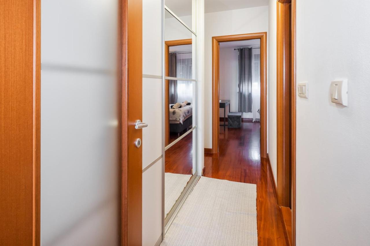 Airy 2-Br Apt W/ Open Layout & Modern Design Apartment Split Bagian luar foto