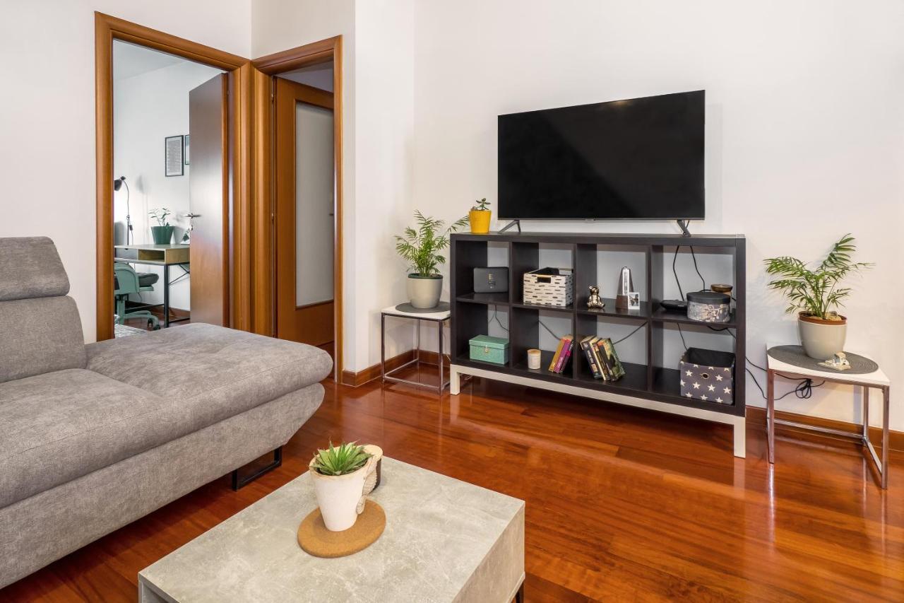 Airy 2-Br Apt W/ Open Layout & Modern Design Apartment Split Bagian luar foto