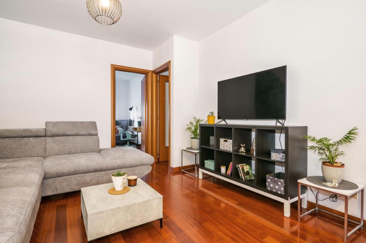 Airy 2-Br Apt W/ Open Layout & Modern Design Apartment Split Bagian luar foto